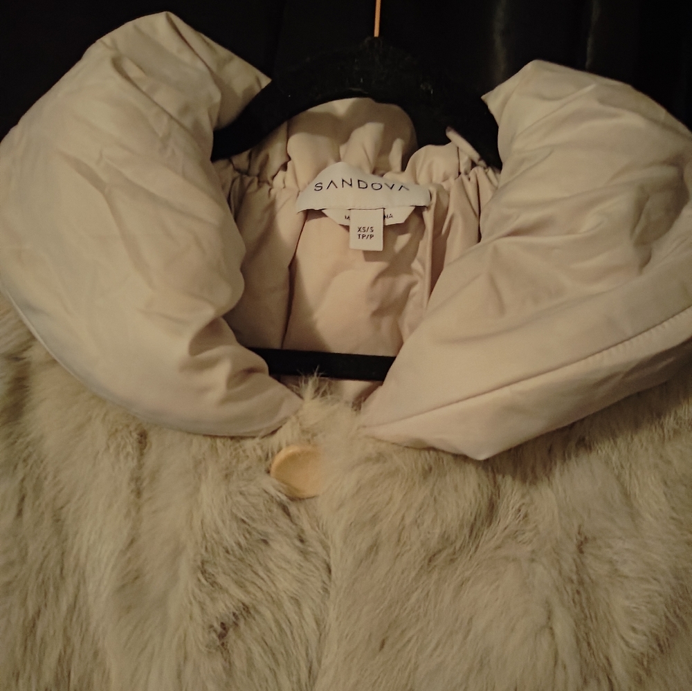 Magnificient Rabbit Fur Vest - Picture 5 of 9